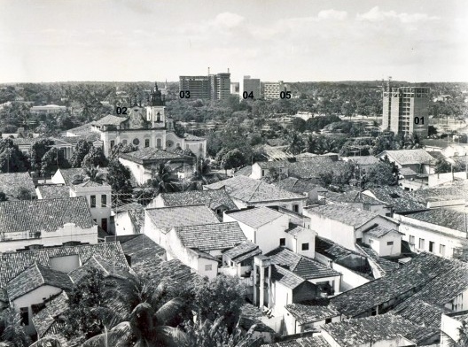 Centro de João Pessoa. 1) sede do INSS em construção; 2) Igreja Nossa Senhora do Carmo (século XVIII); 3) edifício Caricé em construção; 4) edifício da antiga Reitoria; 5) edifício Santa Rita