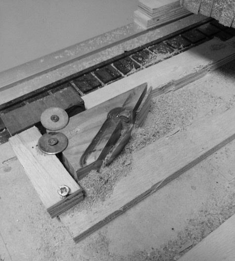 Sistema 1: ruptura peça em pinus autoclavado durante processo de fabricação de encaixe