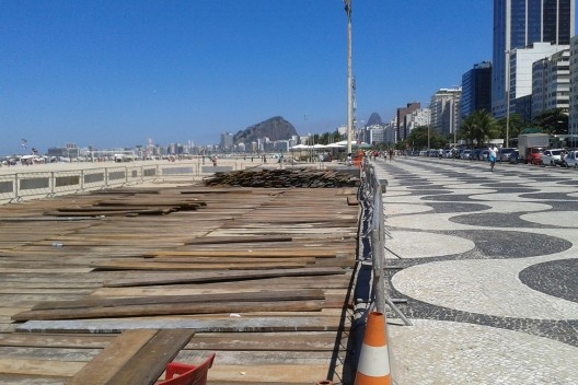 Passarela para estrutura temporária em Copacabana