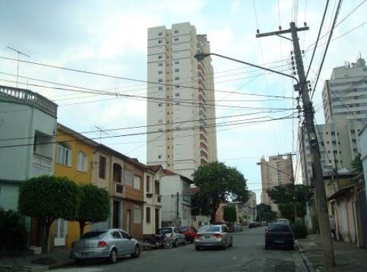 A Paisagem em transição: sobrados sobrepujados por uma nova verticalização. Foto de jan. 2011