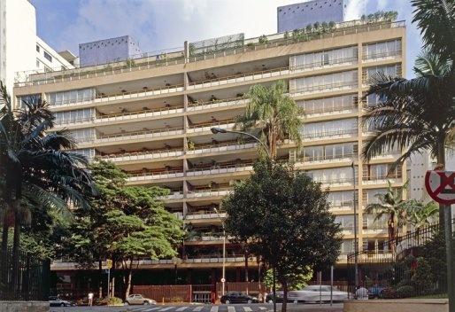Mão escondida projeta arquitetura medíocre