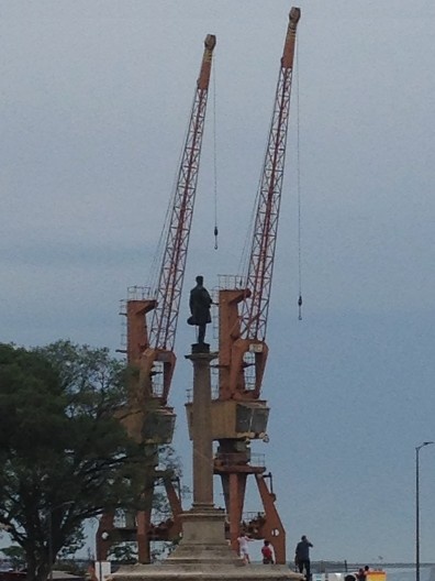 Estátua na nova praça Mauá