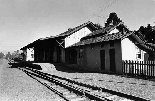 Estação Ferroviária em Marcílio Dias – Canoinhas SC. Construída no início do século XX , com tábuas verticais mata-juntadas