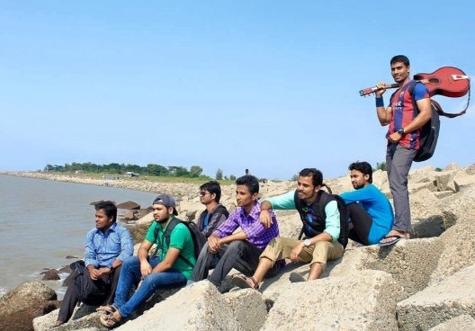 Rafikul Isalm e amigos, Dhaka, capital de Bangladesh