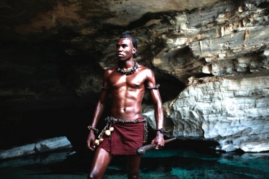 Fotograma do filme Besouro, direção de João Daniel Tikhomiroff