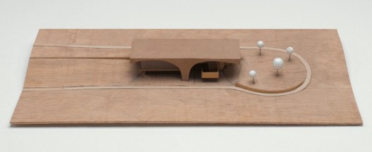 Maquete da central telefônica, Campos do Jordão, 1973-1974. Arquiteto Ruy Ohtake. Inv.: AM 2011-2-694. Collection architecture du Musée national d’art moderne/Centre de création industrielle