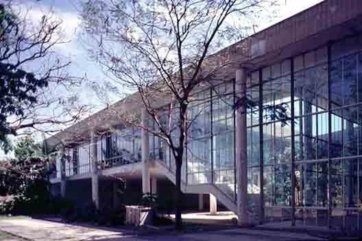 Faculdade Nacional de Arquitetura, UFRJ, vista externa do hall principal