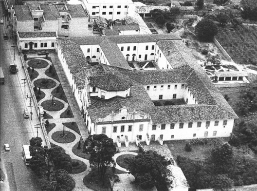 Vista aérea do Mosteiro da Luz, com sua horta preservada