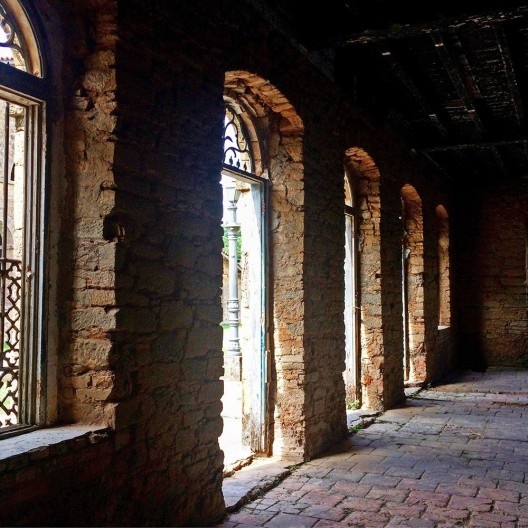 Sombra e luz na Casa da Guarda, na Fazenda Ipanema em Iperó SP