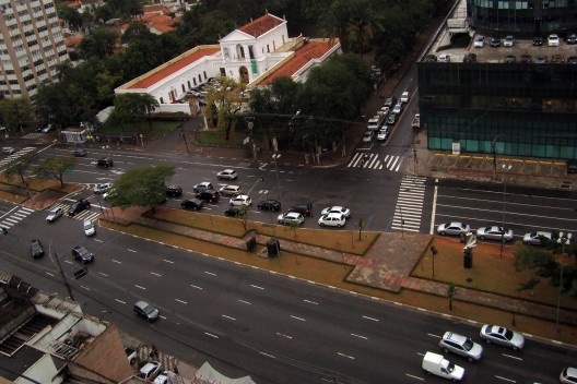 Oficina de desenho urbano MCB, difícil transposição transversal para pedestres, São Paulo, 2011