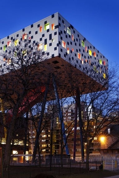 Sharp Center, exterior, Toronto, arquiteto Will Alsop, 2004