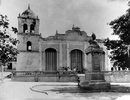 Imagen antigua de la Iglesia de Nuestra Santísima Trinidad
