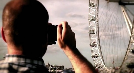 Fotograma do vídeo \"London Eye\", direção de Helena Guerra
