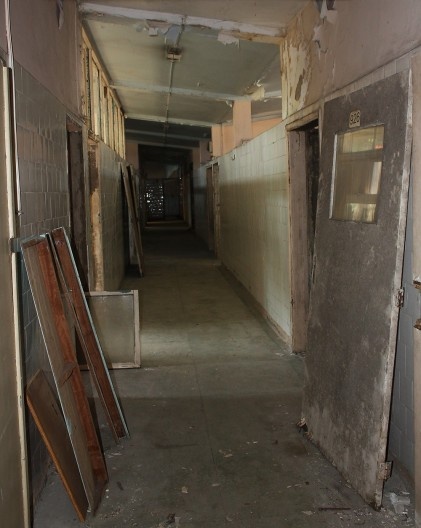 Sanatório de Curicica, pavilhões em processo de demolição, Rio de Janeiro. Arquiteto Sergio Bernardes