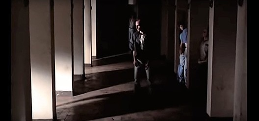 Mirante 9 de Julho em 1988, interior, cena do filme Romance, direção de Sérgio Bianchi, 1988