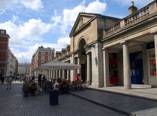 Mercado de Convent Garden em Londres, projetado por Charles Fowler em 1828-1830