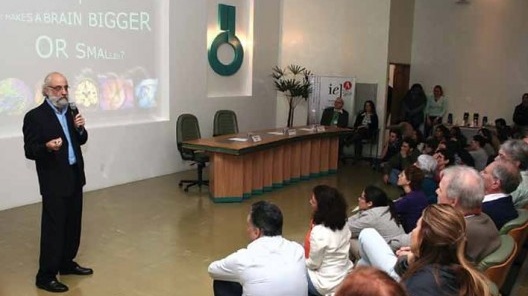 O neurocientista Roberto Lent, da UFRJ, conferencista do Ciclo Ciência Avançada