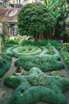 Jardim contíguo à ponte de Marília de Dirceu, Ouro Preto, 2006.