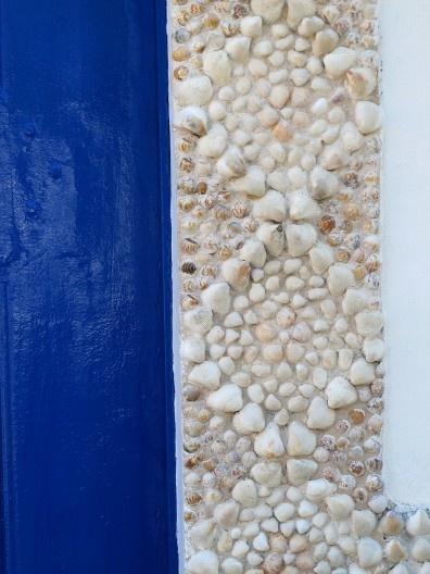 Igreja Nossa Senhora da Conceição, detalhe da portada margeada por moldura de conchas, Guarapari