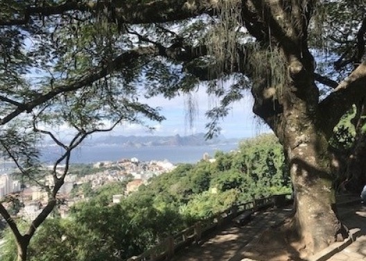 Vistas das zonas Sul e Norte a partir das ruas Aprazível e Almirante Alexandrino