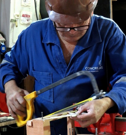 Exposição “As mãos que restauram o tempo: um olhar fotográfico”, módulo Trabalho, curadoria de Luiz Antonio Lopes de Souza
