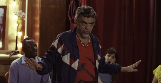 Cena do filme Era o Hotel Cambridge, de Eliane Caffé