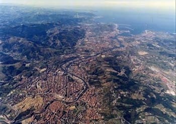 Vista aérea geral da cidade de Bilbao