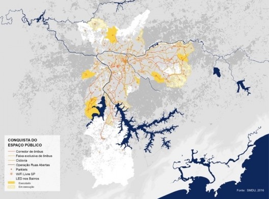 A conquista do território público em sua abrangência total e a promoção de espaços públicos nas regiões periféricas