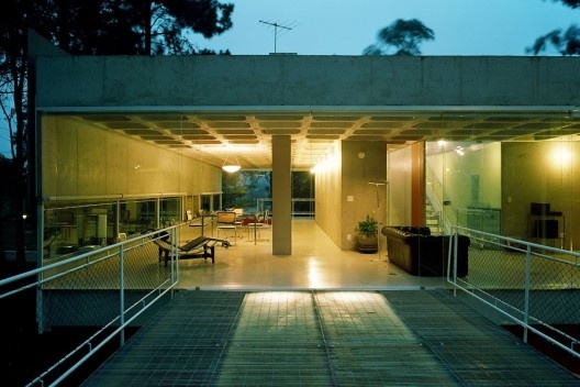 Casa Mariante, Aldeia da Serra, Barueri SP, 2001. Arquitetos Angelo Bucci, Fernando de Mello Franco, Marta Moreira, Milton Braga / MMBB Arquitetos. Plantas e cortes