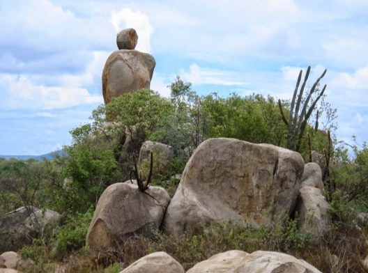 Pedra do Caju, um dos atrativos turísticos naturais do Geossítio Pico do Totoró