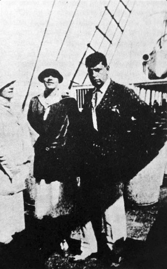 Bordo do Baependi – 11-VIII-27, foto e legenda de Mário de Andrade, presenças de D. Olívia Guedes Penteado, Tarsila do Amaral e Oswald de Andrade