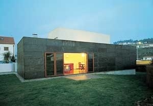 Casa Milhundos, 1996/2000. Vista do exterior, face sul