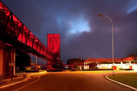 Áreas de visitação da fábica de chocolates Nestlé, Caçapava. Escritório Metro Arquitetos Associados