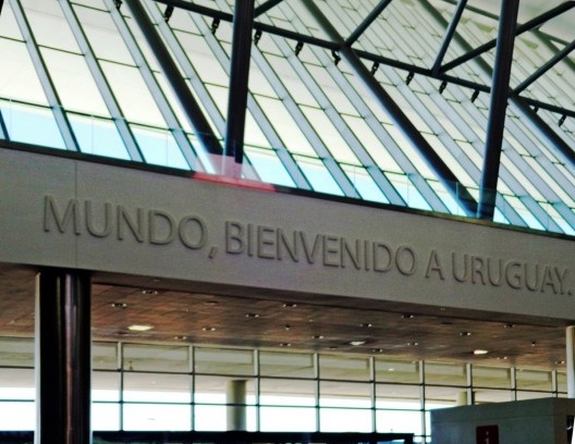 O Uruguai dá boas-vindas ao mundo no saguão de seu aeroporto, nov. 2013