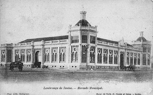 Imagem da Fachada Externa do Mercado Público da cidade de Santos, inaugurado em 1902