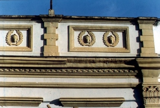 Platibanda na rua Mata Machado