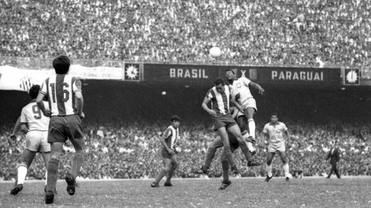 O jogo Brasil X Paraguai, nas eliminatórias da Copa do Mundo, com 183.341 torcedores, recorde de público no Maracanã, 31 de agosto de 1969
