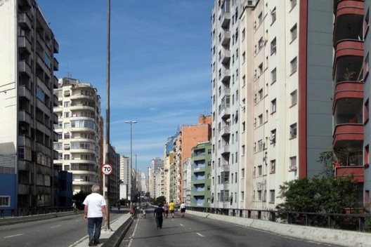 Elevado Costa e Siva, o \"Minhocão\", em São Paulo