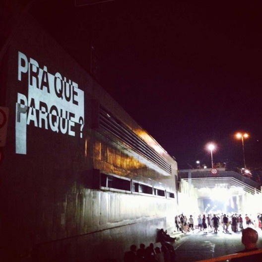 Projeção no Buraco da Minhoca, na Rua Augusta