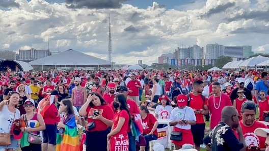 Momento da posse. Esplanada dos Ministérios, Brasília. Vista para o oeste, a torre de TV ao fundo