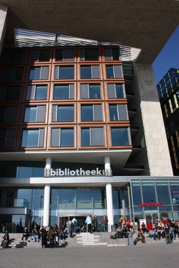 Biblioteca Pública de Amsterdã, Holanda. Jo Coenen & Co Architekten. 2007
