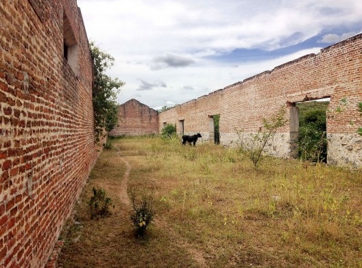 Ruínas das antigas instalações utilizadas como hospital no Campo do Patú, Senador Pompeu CE