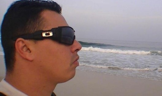 Djan Ivson Silva, o Cripta Djan, na praia