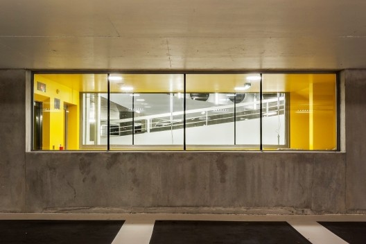 Edifício de Uso Misto, bloco de circulação vertical para pedestres, Grenoble. Arquiteto Hugues Grudzinski / GaP Studio