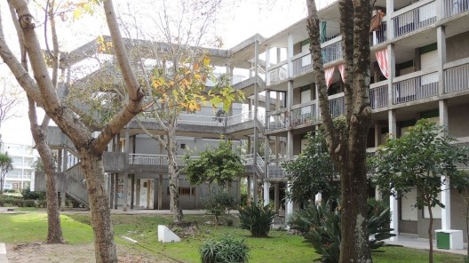 Conjunto José Pedro Varela, Espaços abertos coletivos da Zona 1, Montevidéu, Uruguai, 1971. Instituto de Assistência Técnica Centro de Assistência Técnica e Social
