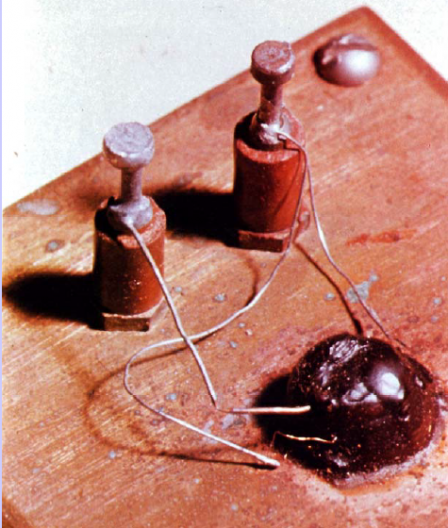 Primeiro transistor de junção