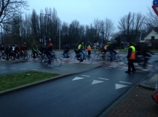 Ciclistas no campus universitário, Delft, Holanda