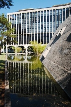 Edifício sede da FIEP/SESI/SENAI da cidade de Campina Grande - PB, construído entre 1978 e 1983 e projetado pelo arquiteto carioca Cydno Ribeiro da Silveira.