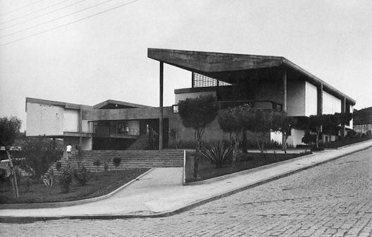 Fórum de Itapira, 1960. Arquiteto Joaquim Guedes