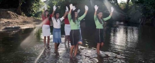 Sobre o musical Terremoto Santo, de Bárbara Wagner e Benjamin de Burca